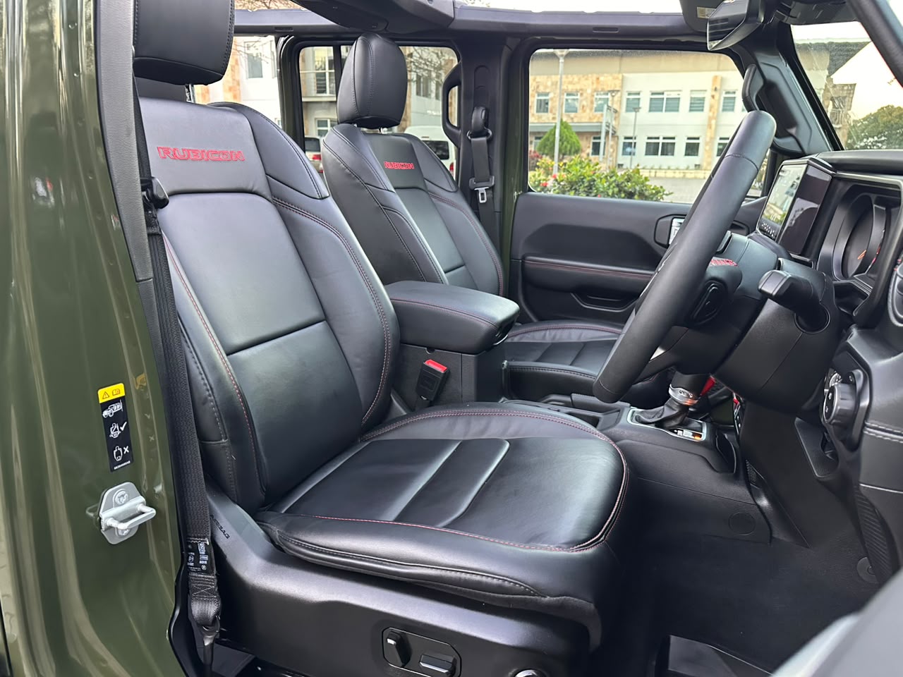 Jeep Wrangler Rubicon thumbnail 6